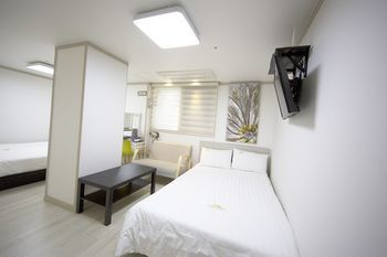 Hotel The Business 3*