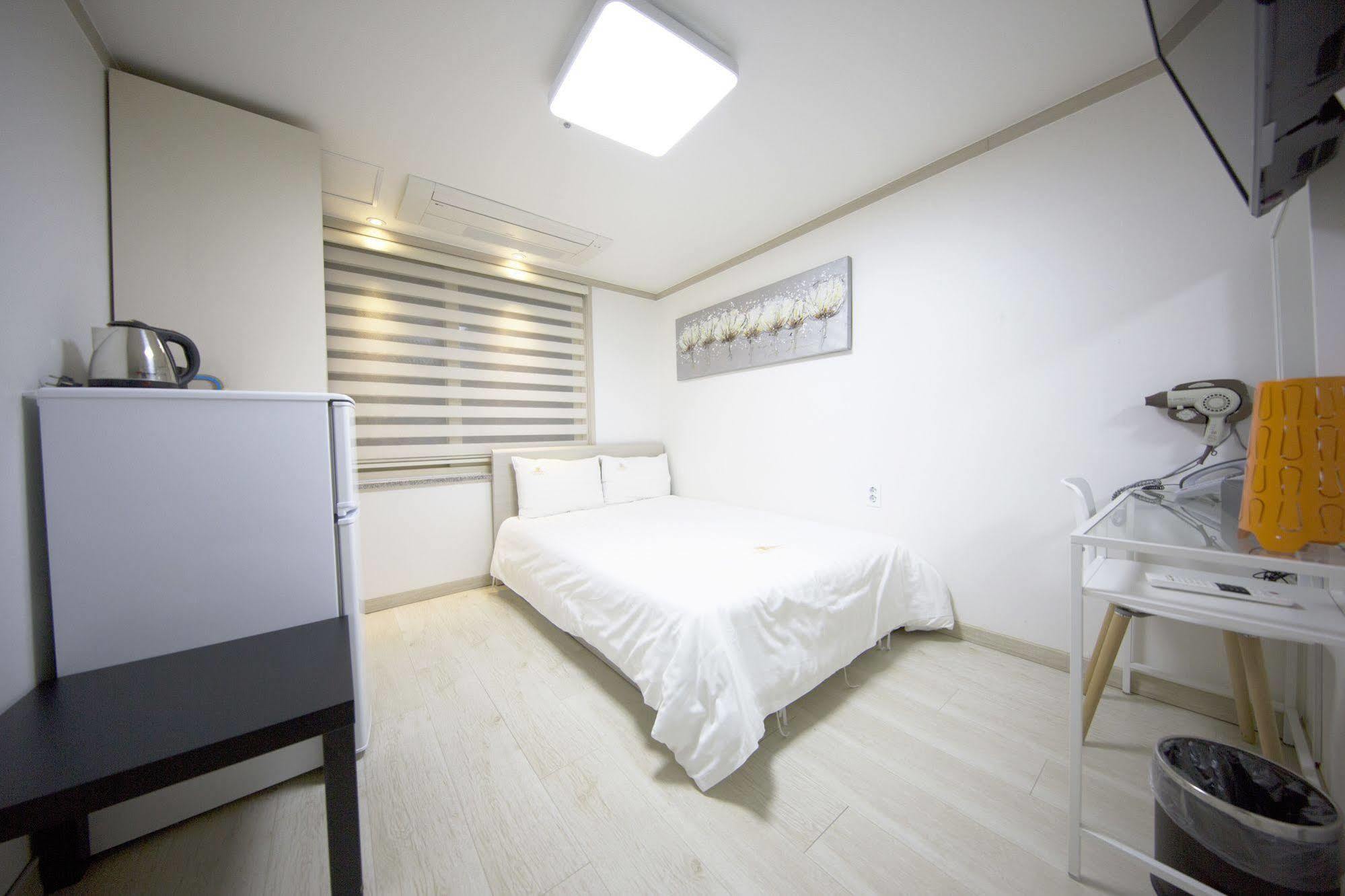 Hotel The Business 3*