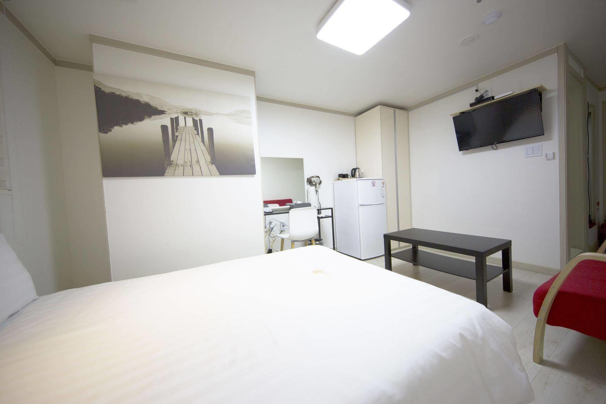 Hotel The Business